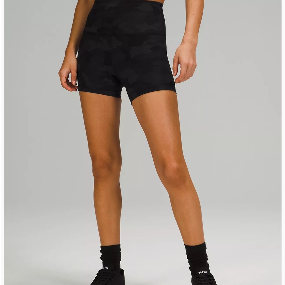 Lululemon Wunder Train High Rise Shorts 4” size 6 BLACK
